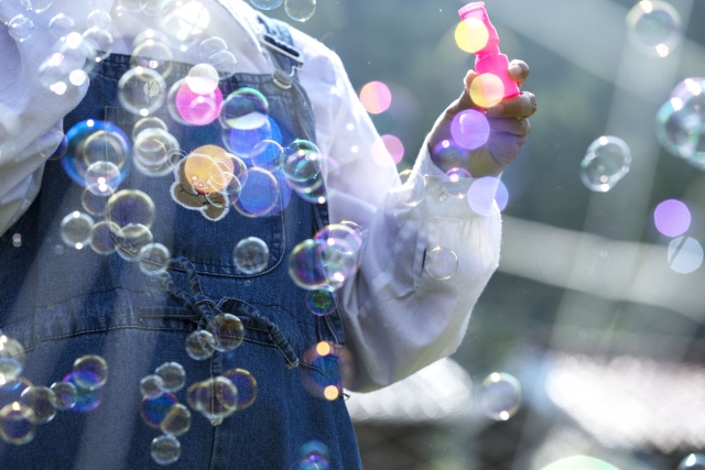 There's also flying stone soap bubble and Mei's dad's hat！
