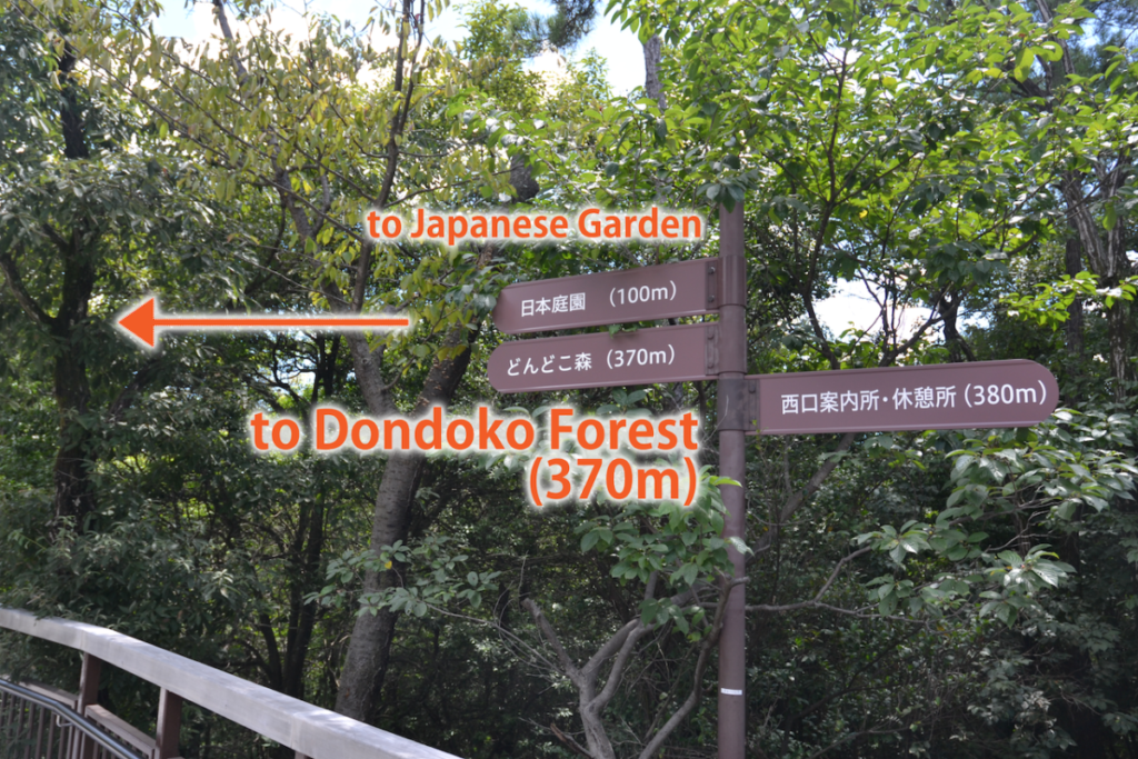 from "Dondoko Dokoro" to "Satsuki and Mei's House" Pict05 guide sign to Satsuki and Mei's House